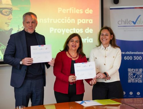 Consejo Minero y Chilevalora firman proyecto para levantar perfiles ocupacionales de la construcción para proyectos mineros